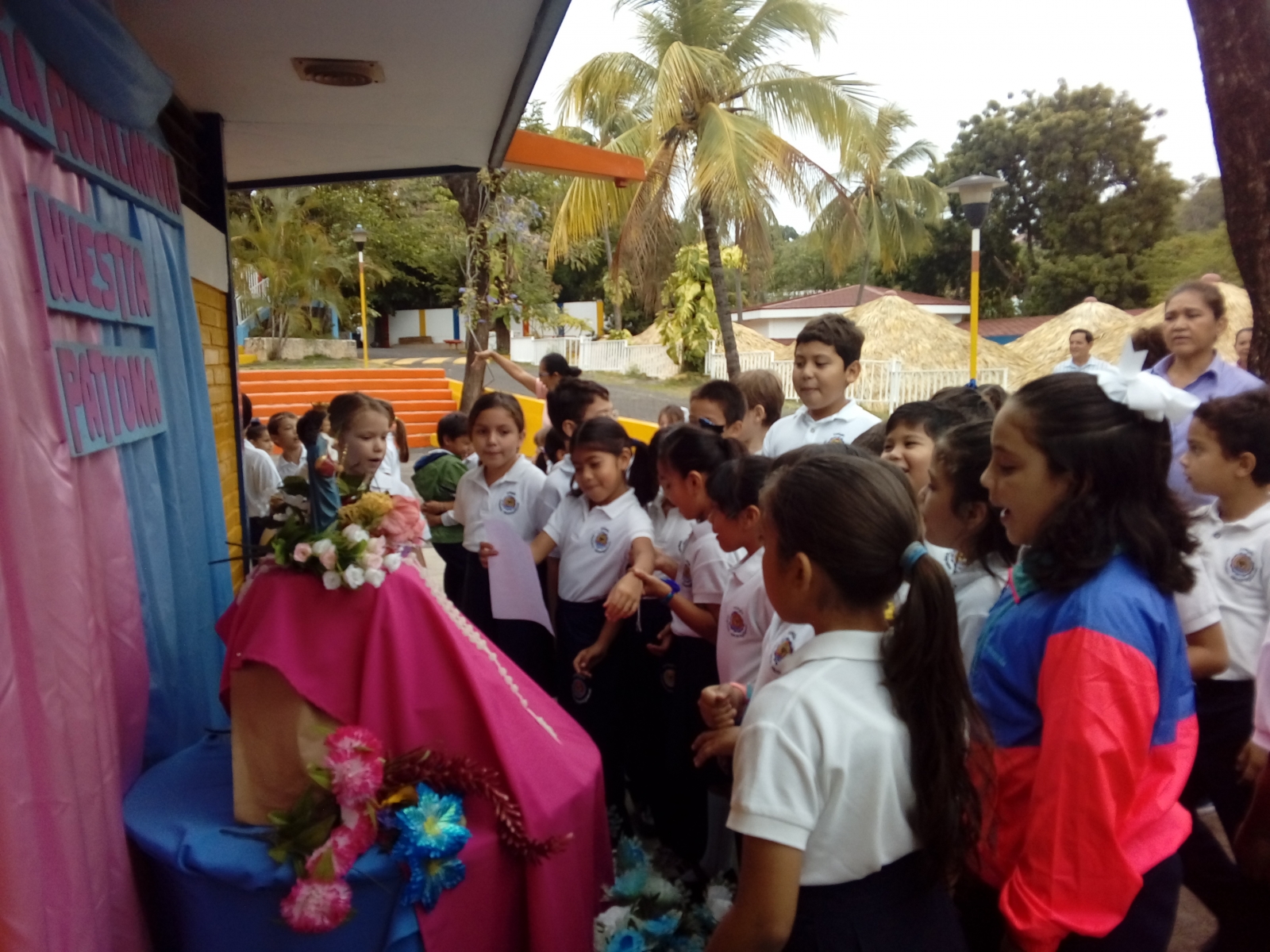 Serenatas A La Virgen María Auxiliadora Colegio Hispano NicaragÜense